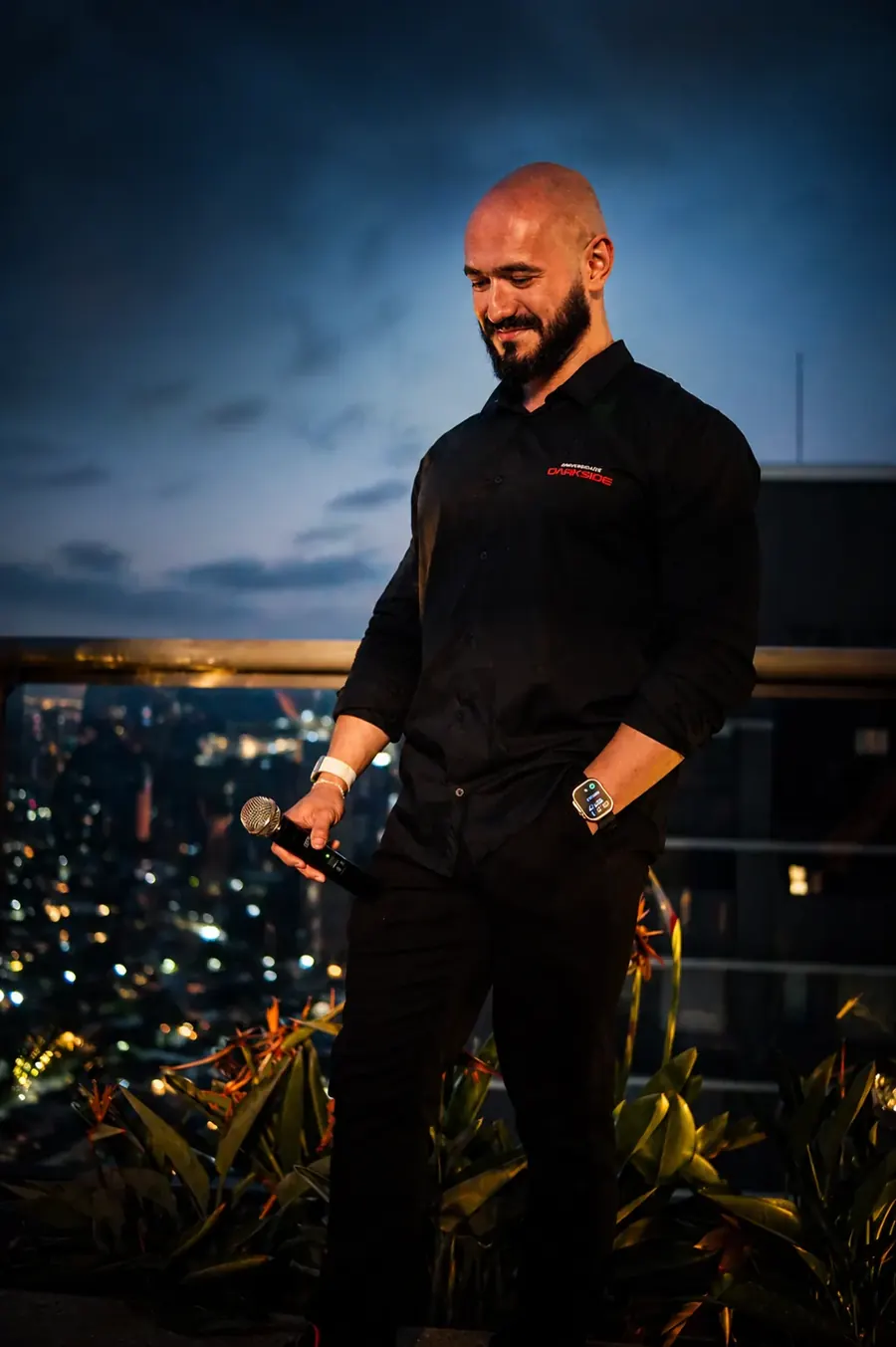Fundador — retrato noturno