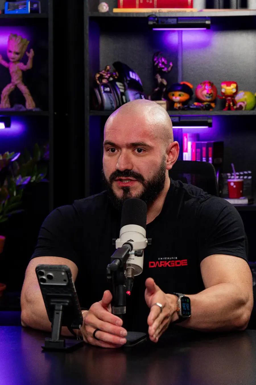 Fundador no estúdio de gravação